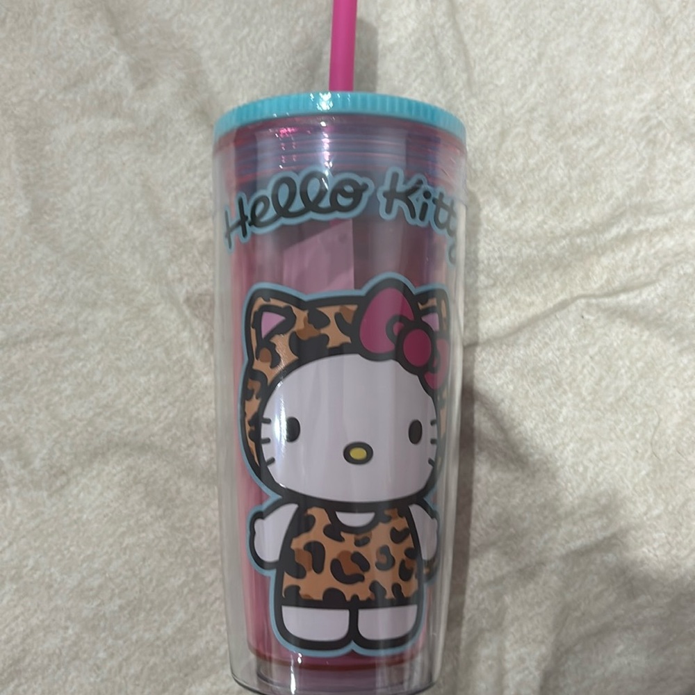 Hello kitty Sanrio Kawaii plastic tumbler spill proof sealed new